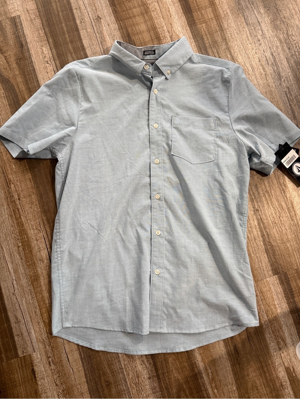 Volcom Men’s Light Blue Modern Fit Short Sleeve Button Down Shirt M NWT